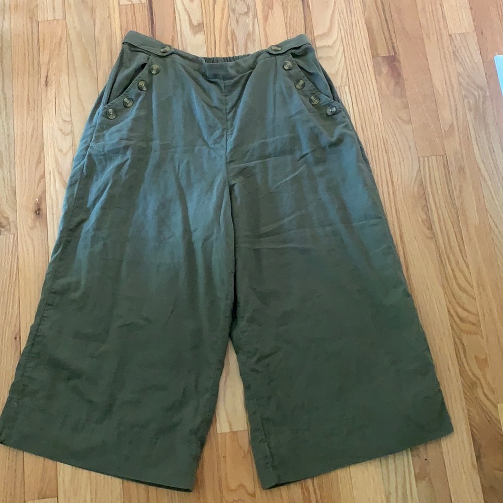 Cropped lightweight wide leg pant